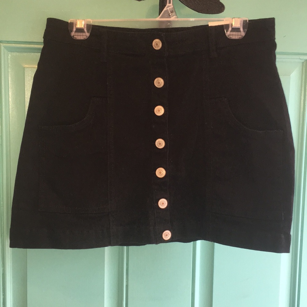 BLACK JEAN MINI SKIRT